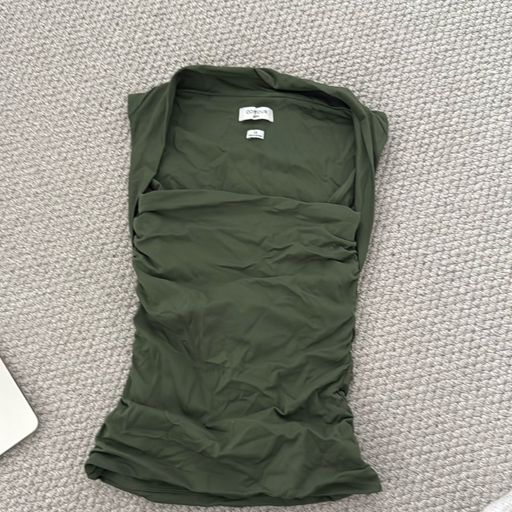 Aritzia contour top unique neckline